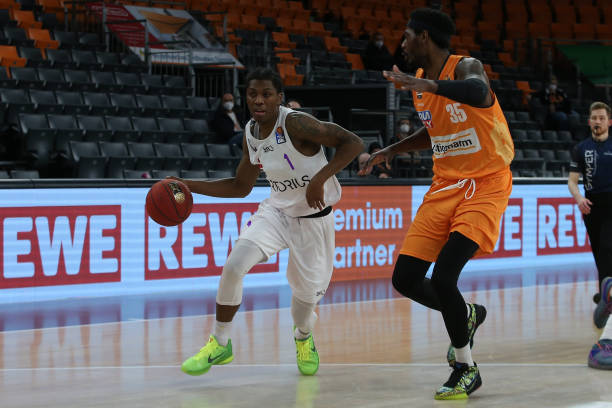 的表现如此 的表现如此