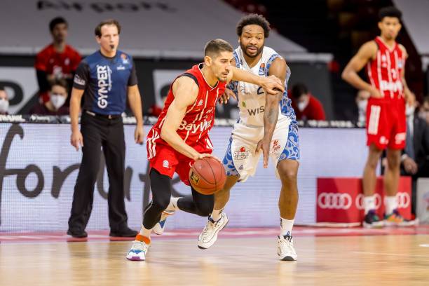 运动员由于 运动员由于