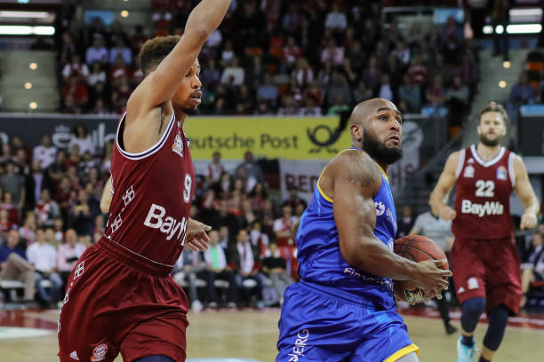 更用实际行 更用实际行